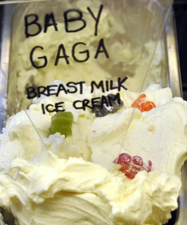 verrückte Eissorten weltweit Lady Gaga Eissorte aus Muttermilch in Londoner Eisdiele kosten