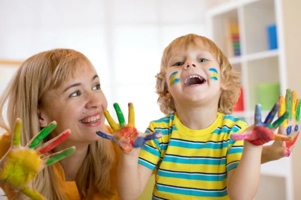 Fingermalfarben Kinder mit Fingerfarben malen