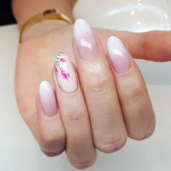 Fingernägel Babyboomer Nägel weiß rosa Ombre mit Blumenmuster