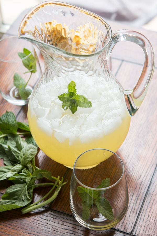 Kräuterlimonade selber machen Limonade mit Minze Basilikum und Dill zubereiten