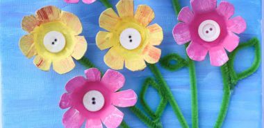 bunte DIY Blumen aus Karton und Pfeifenputzer