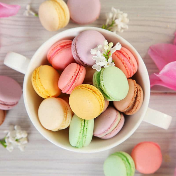 sommerliche-franz-sische-macarons-zaubern-veganes-rezept-und-jede-menge-inspiration