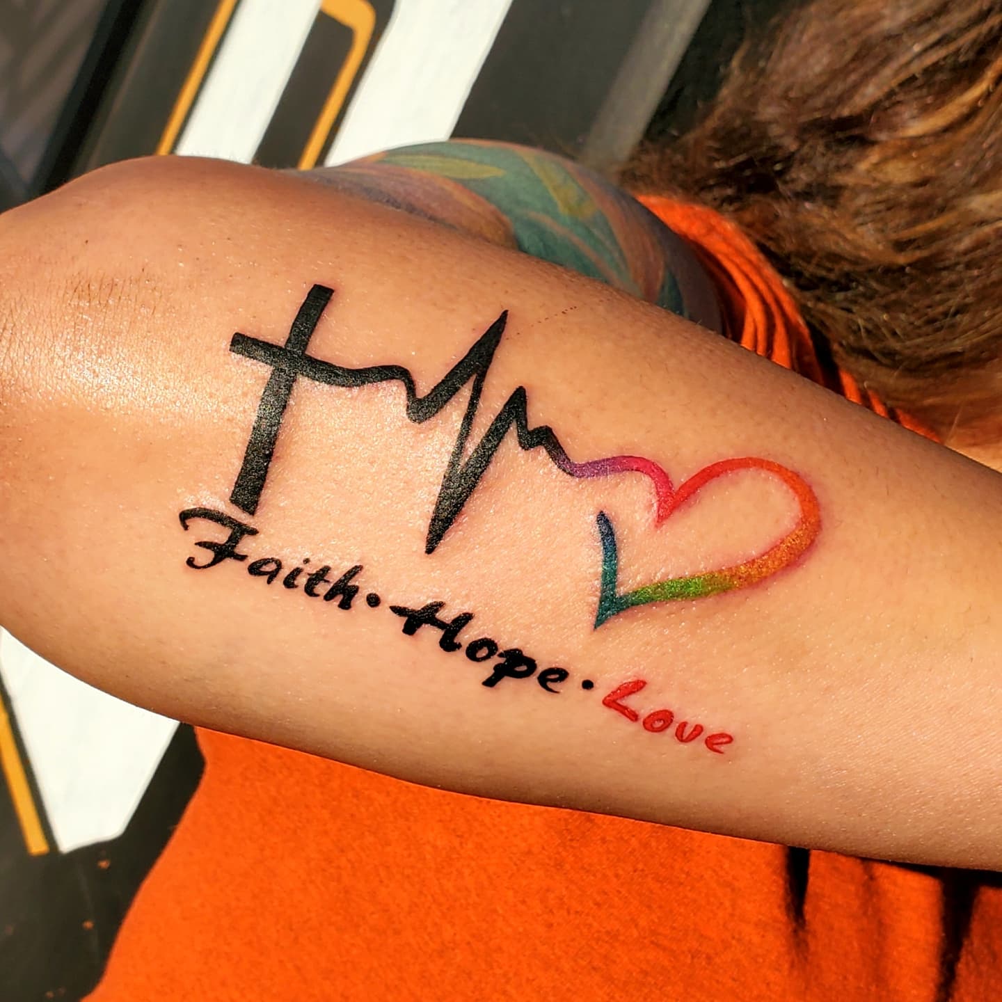Glaube-Liebe-Hoffnung-Tattoo-33-tolle-Designs-zur-Inspiration