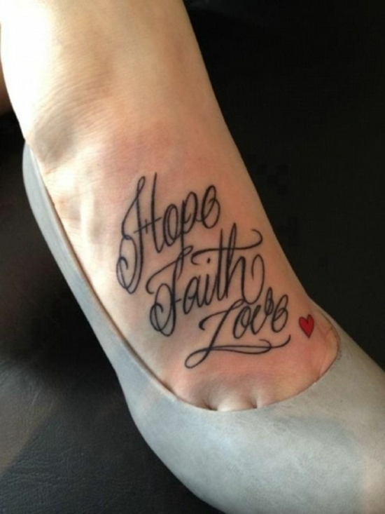 glaube liebe hoffnung tattoo schriftzug fuß