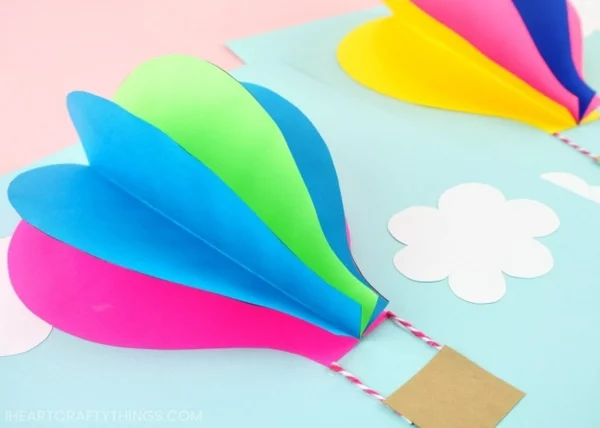 3D Heißluftballons aus aus Papier basteln mit Kindern 