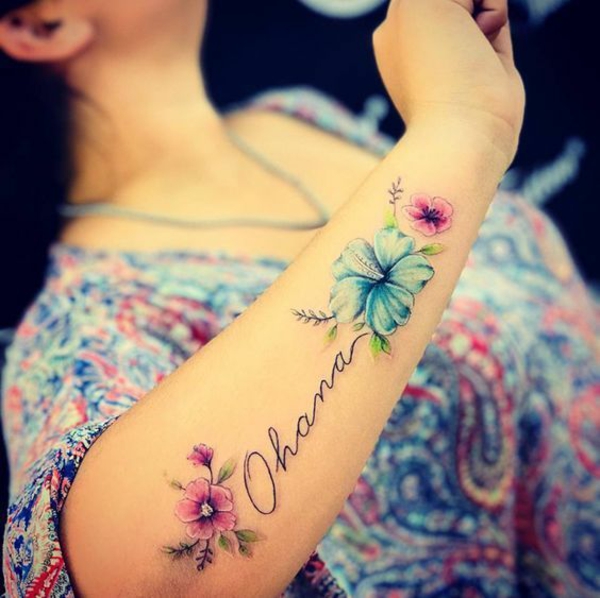 ohana tattoo bunt hibiskus schrift
