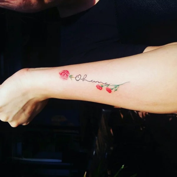 Mini Unterarm-Tattoo Ohana mit Rosen 