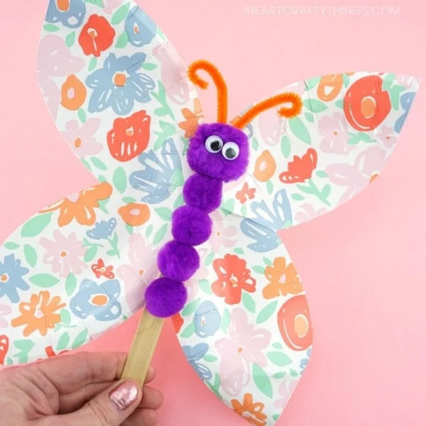 DIY Schmetterling mit Pompons aus Papier