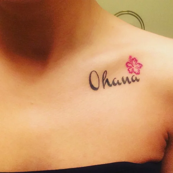 schönes Ohana Tattoo mit Schriftzug an der Schulter 
