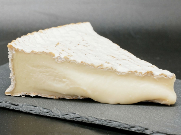 verschiedene Käsesorten weich mit Rinde Brie