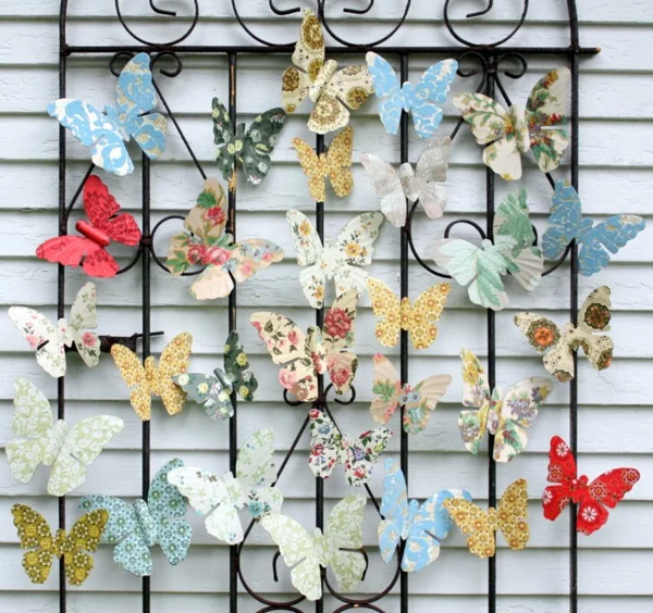 Vintage Schmetterlinge aus Geschenkpapier als Wanddeko 