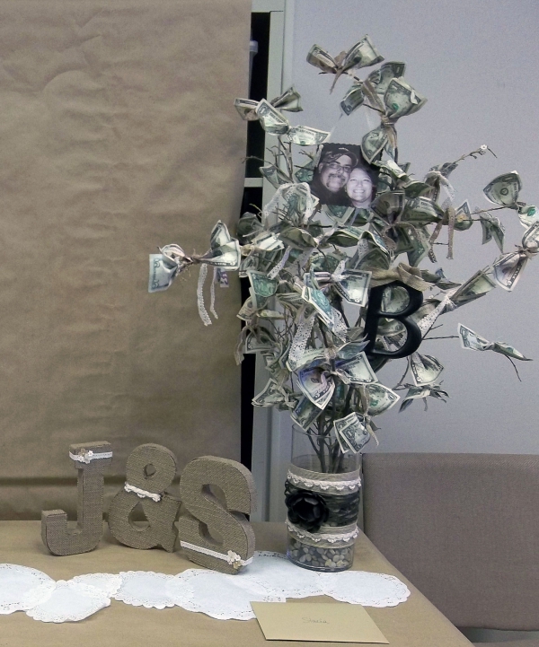Geldbaum basteln – Kreative Geschenkideen für jeden Anlass ast mit vielen scheinen hochzeit idee