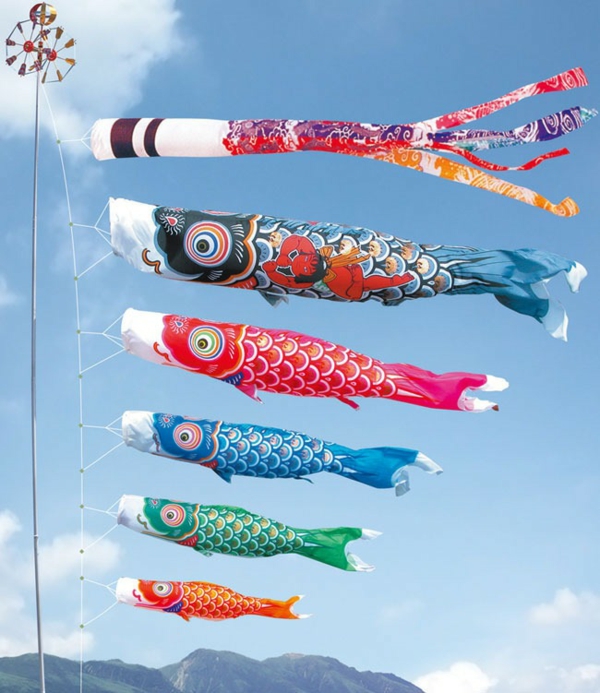 Koinobori Fliegende Fische basteln japanische Windsäcke