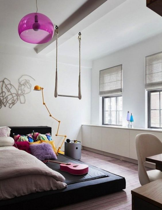 Mädchenzimmer modern und praktisch gestaltet schönes modernes gemütliches Ambiente lila Akzente sehr lebhaft