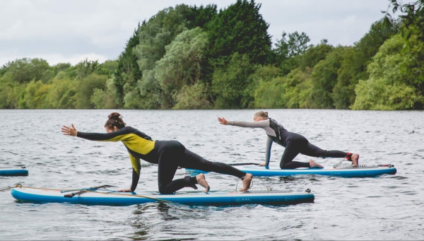 SUP Yoga Tipps Paddleboard Yoga Balance üben Stehpaddeln
