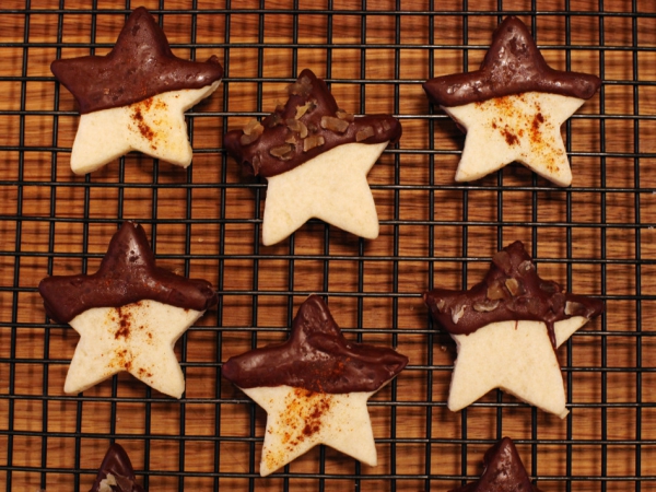 Schoko-Nuss-Kekse mit Chili – das perfekte Rezept gegen Liebeskummer stern kekse mit schokolade