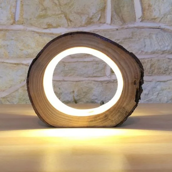 ausgefallen fantasievoll designte Tischlampen - hochmoderne LED Lampe aus Holz