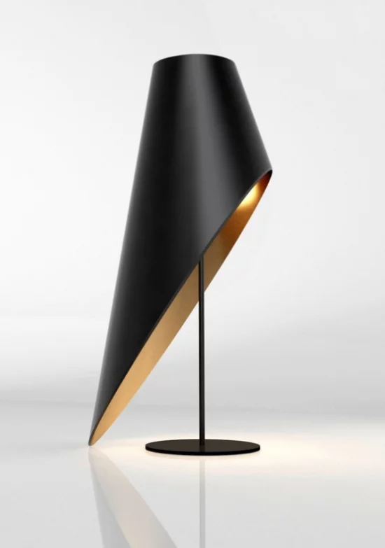 moderne Tischlampen aus Metall - interessante asymmetrische Lampenform 
