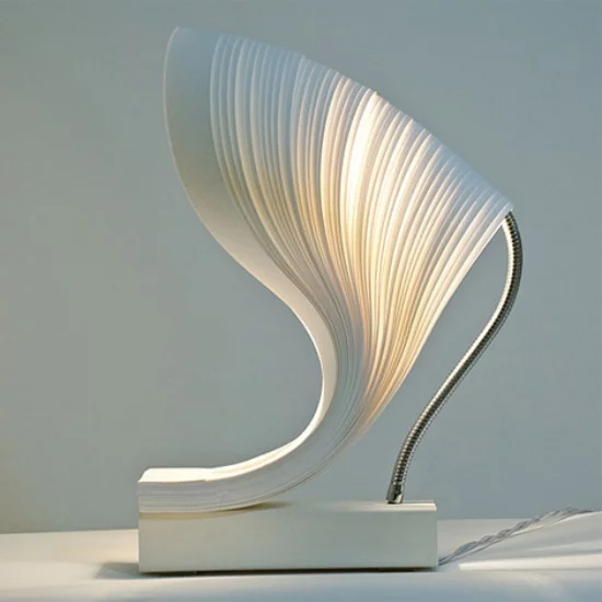  super moderne Tischlampe in futuristischem Design 