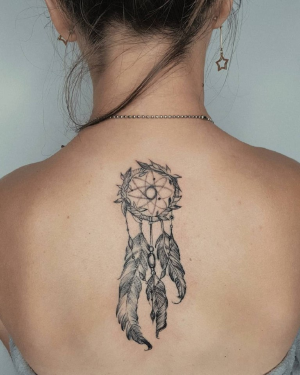 Traumfänger Tattoo - zärtliches Design an der Haut