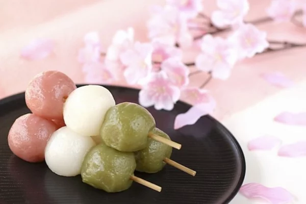dango wagashi japanische süßigkeiten