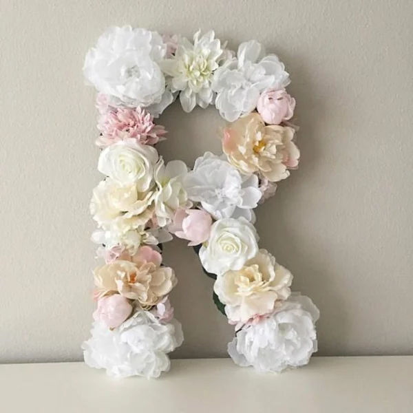 Buchstaben mit Blumen basteln Blumenbuchstaben R