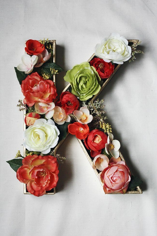 Buchstaben mit Blumen basteln Blumenbuchstaben К