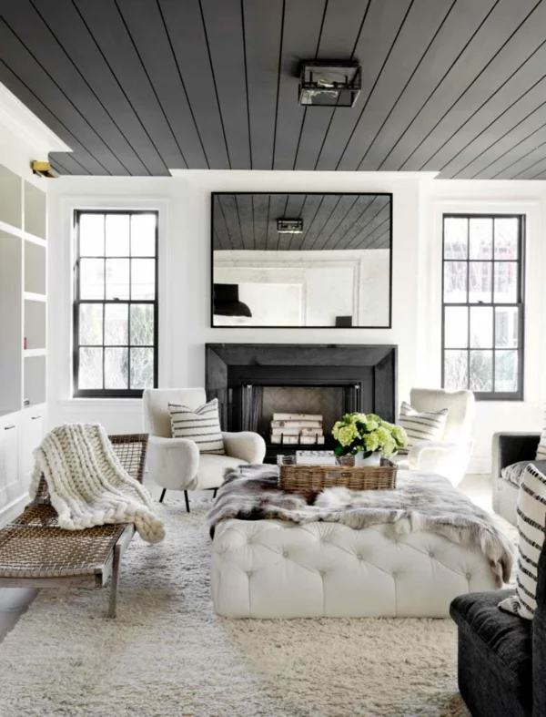 Schwarz und Weiß kombinieren Decke dunkel streichen Deckenfarbe gemütliches Wohnzimmer 