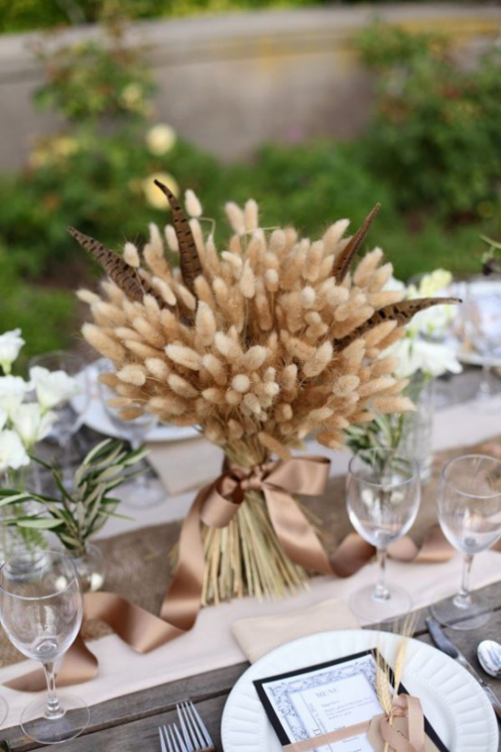 Herbstdeko mit Weizen Tischdeko im ländlichen Stil Blickfang Vase mit Weizenstängeln