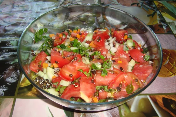 Tomatensalat mit leckeren Linsen kochen
