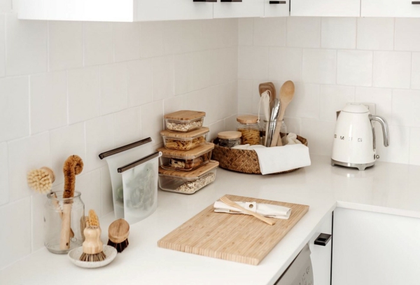 plastikfreie Küche nachhaltiges Küchendesign Küchenutensilien Holz