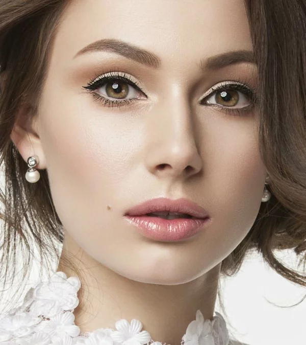 perfektes Make-up Augen größer schminken die besten Schminktipps für modebewusste Frauen 