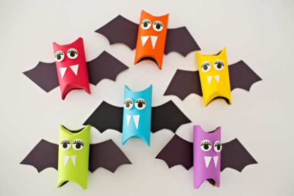 Fledermaus basteln mit Kindern zu Halloween – 50 bezaubernde Ideen und Anleitungen klorollen papprollen fledermäuse bunt