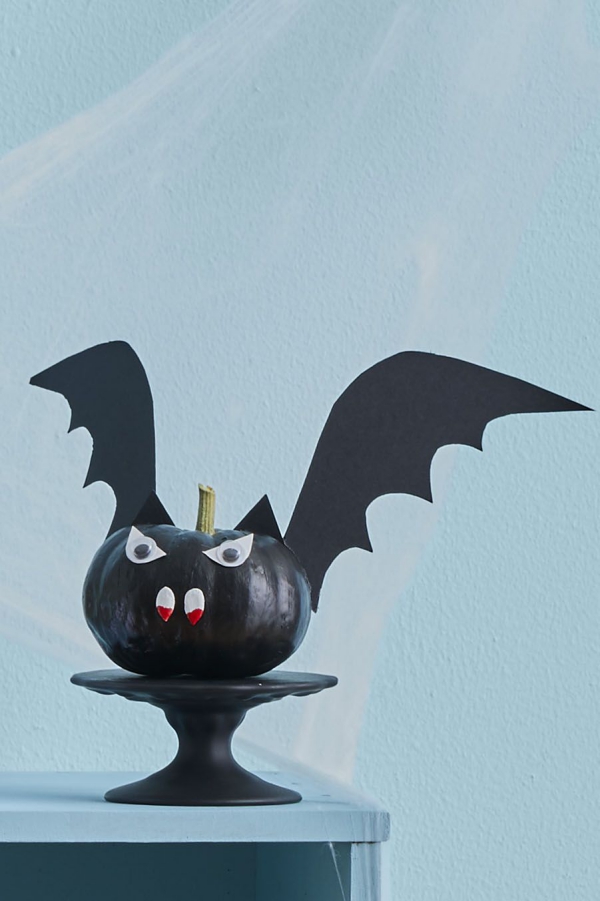 Fledermaus basteln mit Kindern zu Halloween – 50 bezaubernde Ideen und Anleitungen kürbis fledermaus vampir