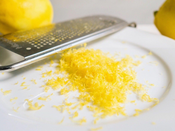 Salzersatz weniger Salz zu sich nehmen Zitrusschale Zitronenschale