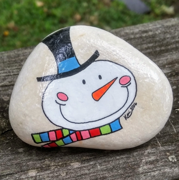 Steine bemalen zu Weihnachten – künstlerische Ideen und Tipps für eine festliche Winterdeko einfacher schneemann kinderleicht