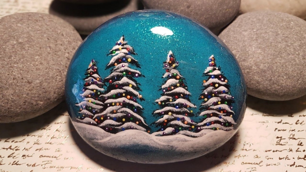 Steine bemalen zu Weihnachten – künstlerische Ideen und Tipps für eine festliche Winterdeko winterlandschaft wald schnee