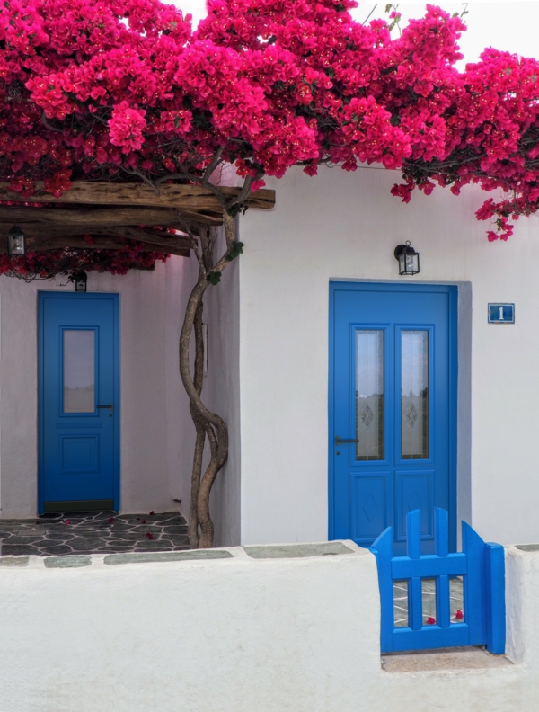 Tolle Ideen für die Haustür Pirnar-weiß-Wand-blaue-Haustueren