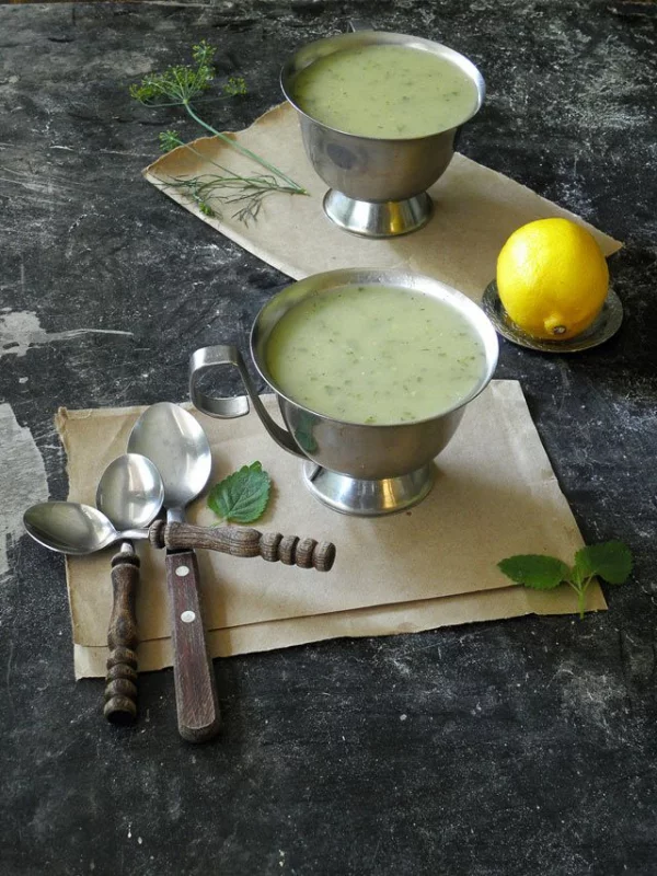 Zitronenmelisse Tee – Immunität und Psyche durch die Gaben der Natur stärken zucchini suppe melisse zitronig