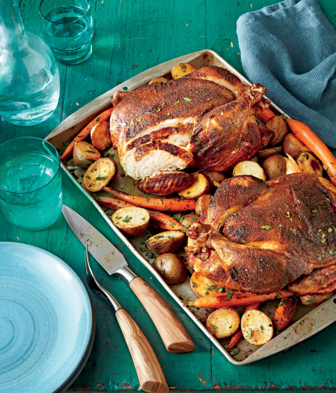gesundes Abendessen schnelle Rezepte Hühnerfleisch mit Kartoffeln und Karotten im Backofen gegrillt