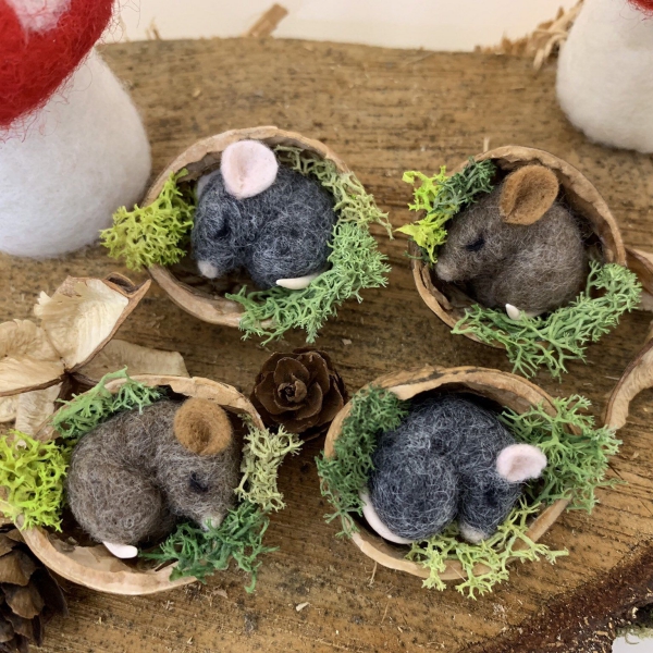 Basteln mit Walnüssen zu Weihnachten und nicht nur – Ideen und Anleitung mini fimo mäuse moos