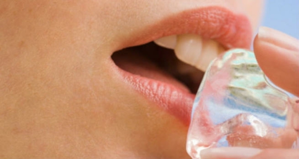 Lippenherpes Hausmittel Was hilft gegen Lippenherpes kalte Kompresse