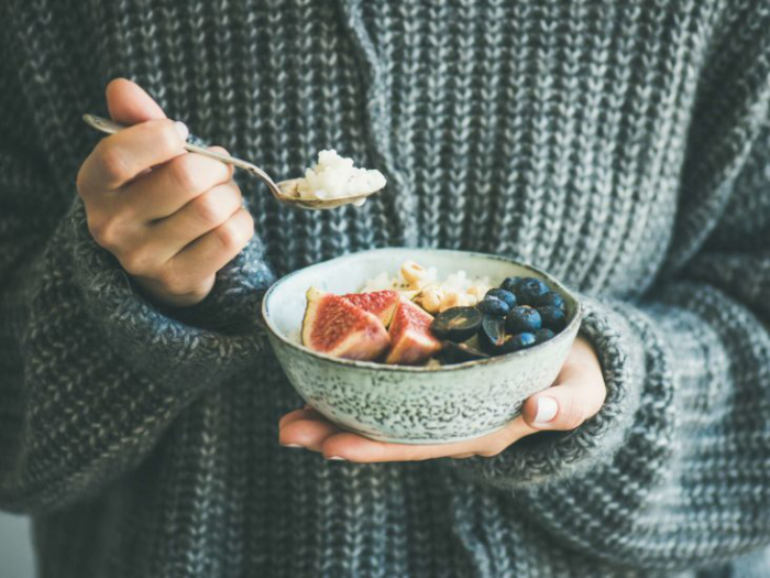  OMAD -Δίαιτα ένα γεύμα την ημέρα, η ακραία μορφή διαλείπουσας νηστείας μείωσε την κατανάλωση φρούτων σε ένα μπολ 