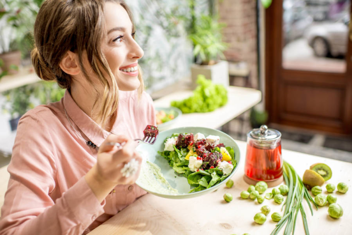 OMAD-Diät eine Mahlzeit pro Tag vitaminreiche Kost frisches Obst und Gemüse strenge Disziplin gutes Durchsetzungsvermögen