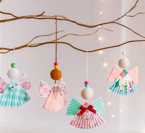 Schutzengel basteln mit Kindern zu Weihnachten – zauberhafte Ideen und Anleitung muffin förmchen ornamente bunt