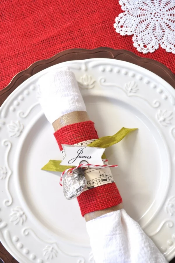 Serviettenringe basteln zu Weihnachten – Stilvolle Ideen und Anleitungen für eine festliche Tischdeko klorollen deko filz notiz