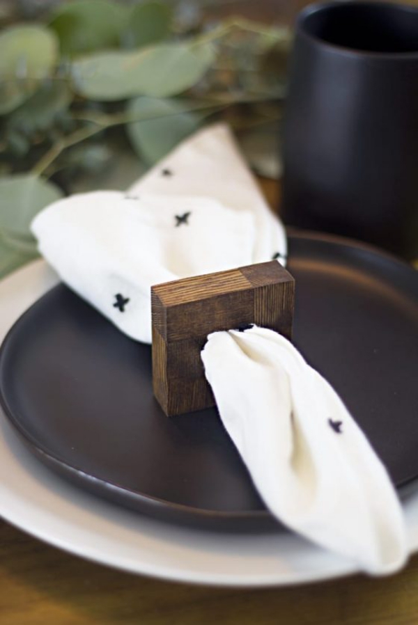 Serviettenringe basteln zu Weihnachten – Stilvolle Ideen und Anleitungen für eine festliche Tischdeko moderne idee holz