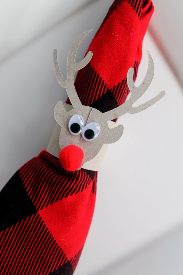 Serviettenringe basteln zu Weihnachten – Stilvolle Ideen und Anleitungen für eine festliche Tischdeko rentier rudolf serviette deko