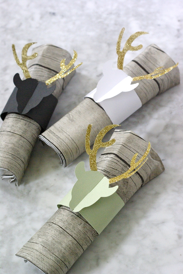 Serviettenringe basteln zu Weihnachten – Stilvolle Ideen und Anleitungen für eine festliche Tischdeko rentiere deko papier ausschnitte