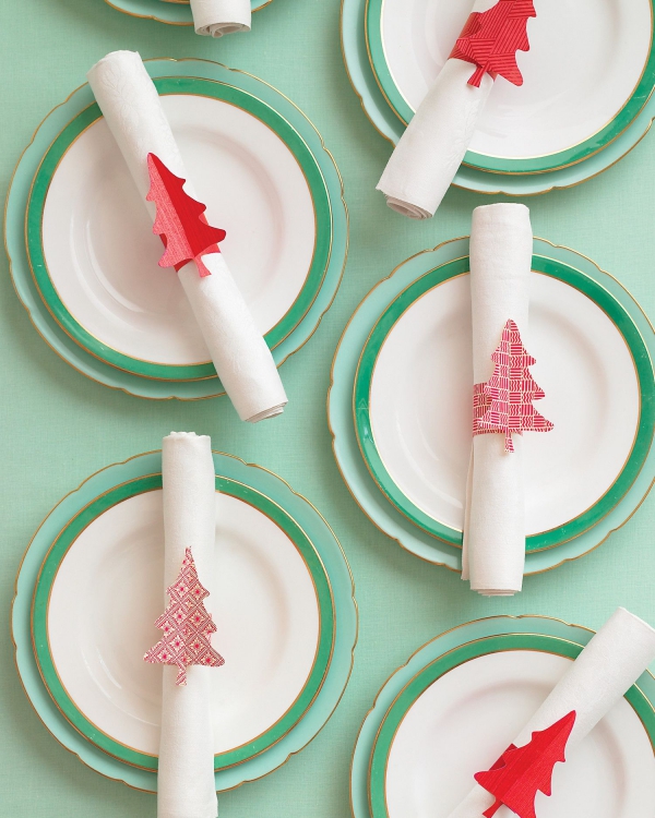 Serviettenringe basteln zu Weihnachten – Stilvolle Ideen und Anleitungen für eine festliche Tischdeko tannenbäume christbäume papier deko